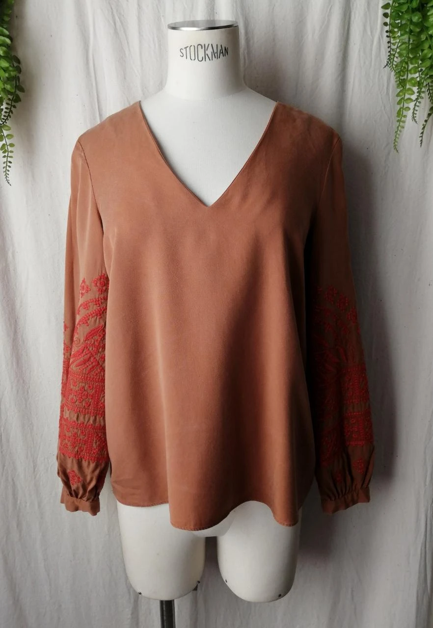 Blouse fluide col V manches longues bouffantes terracotta à broderies "Cremieux"